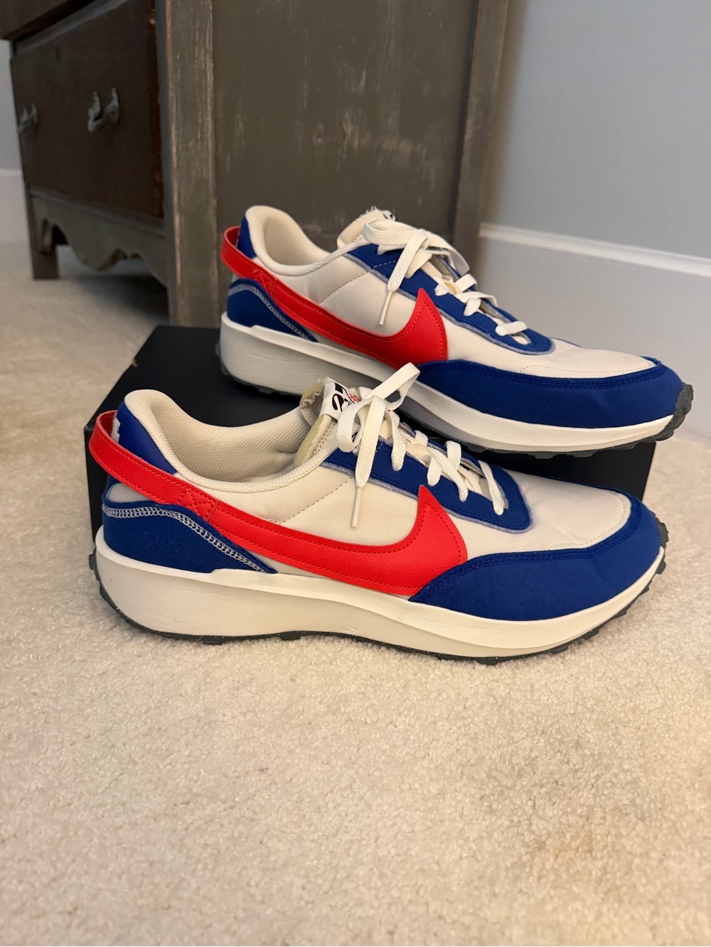 Rare Nike Men’s Blue/Red/White Classic Style Sneaker